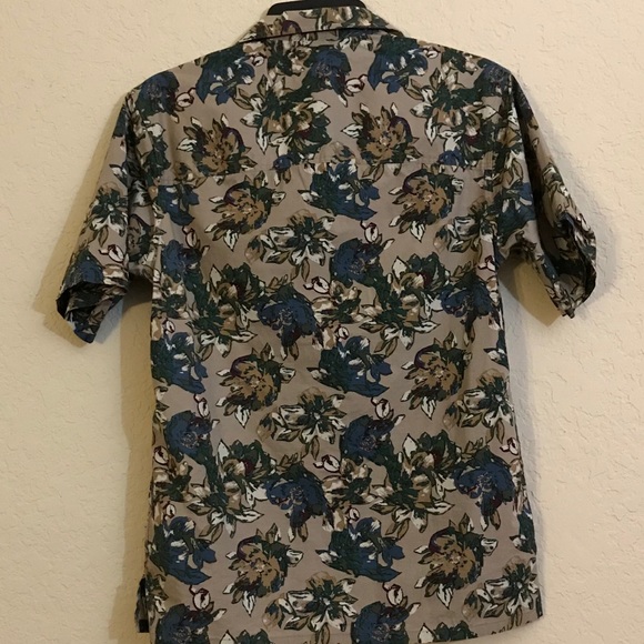 Floral pattern button down short sleeve - Picture 3 of 5